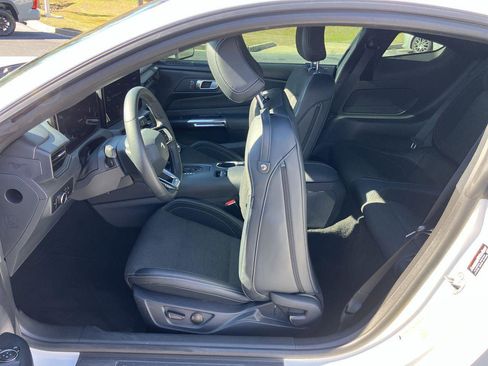 Used 2024 Ford Mustang Coupe image 21