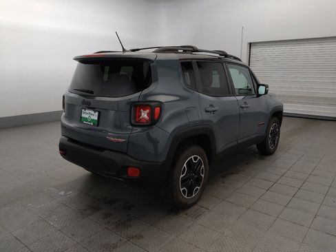 Used 2016 Jeep Renegade Trailhawk w/ Premium Trailhawk Package AWD/4WD image 9