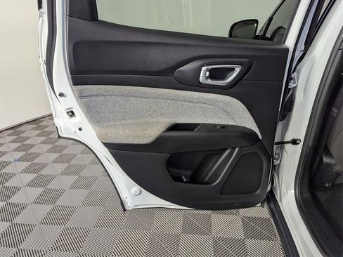 Used 2023 Jeep Compass Sport image 27