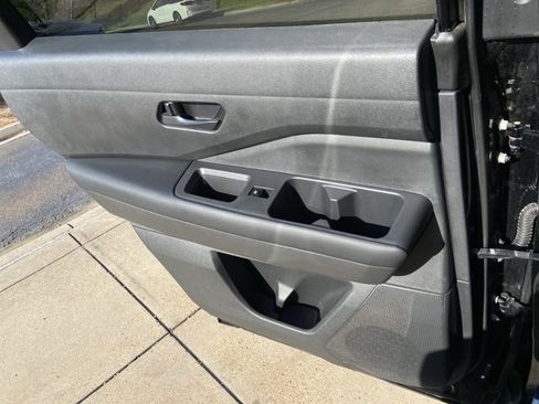 Used 2024 Nissan Pathfinder SV FWD image 54