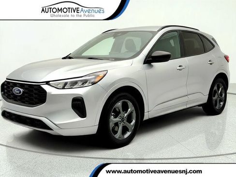 Used 2024 Ford Escape ST-Line w/ Cold Weather Package FWD image 1