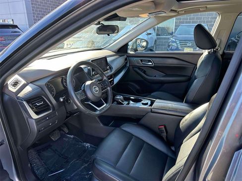 Used 2021 Nissan Rogue SV w/ Premium Package image 15