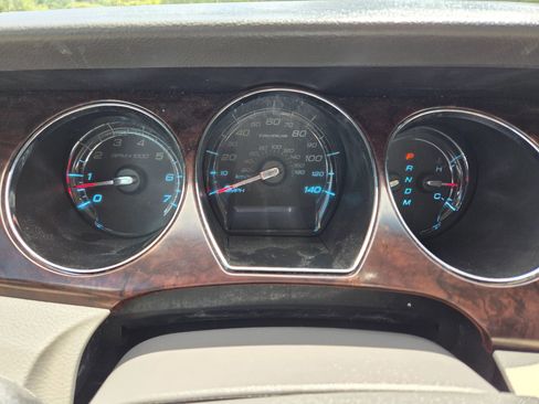 Used 2010 Ford Taurus Limited AWD/4WD image 7