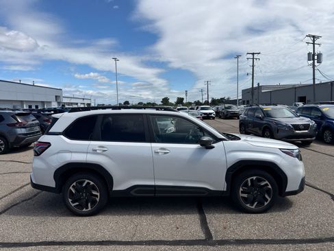 Used 2025 Subaru Forester Limited AWD/4WD image 9