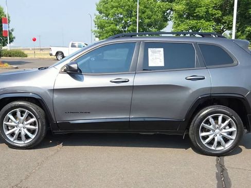 Used 2018 Jeep Cherokee Latitude FWD image 5