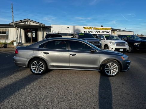 Used 2016 Volkswagen Passat 1.8T w/ Lighting Package image 2