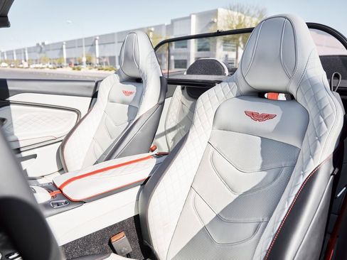 Used 2023 Aston Martin DBS Volante image 50