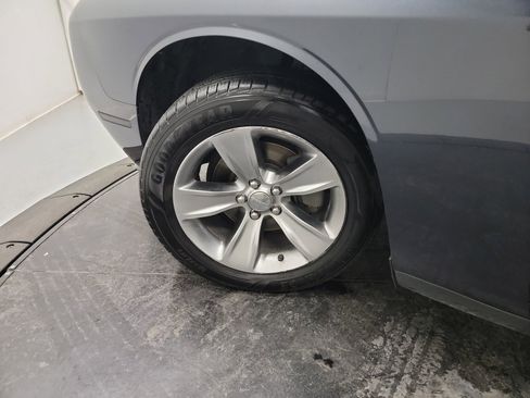 Used 2016 Dodge Challenger SXT image 29