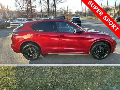 Used 2024 Alfa Romeo Stelvio Quadrifoglio image 9