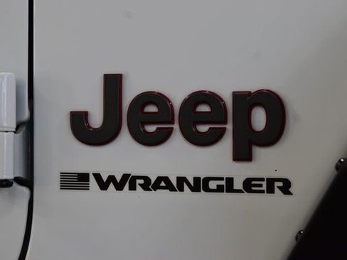 Used 2024 Jeep Wrangler Rubicon image 16