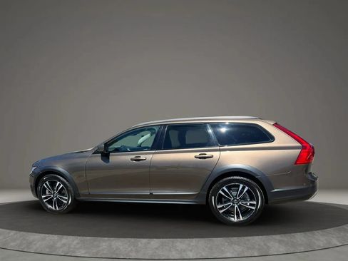 Used 2018 Volvo V90 T5 Cross Country w/ Convenience Package AWD/4WD image 8