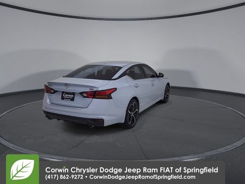 Used 2023 Nissan Altima 2.5 SR FWD image 14