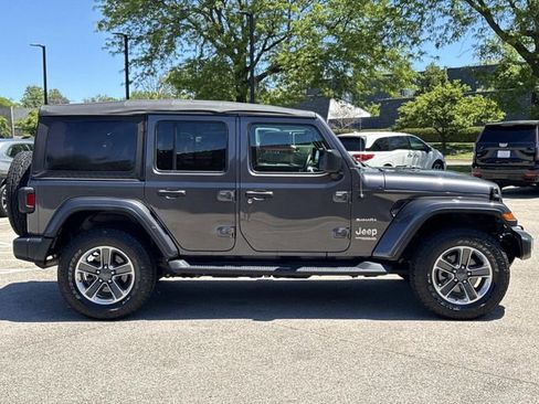 Used 2018 Jeep Wrangler Unlimited Sahara AWD/4WD image 4