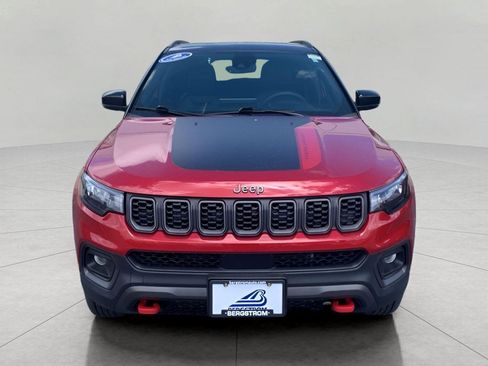 Used 2025 Jeep Compass Trailhawk AWD/4WD image 3
