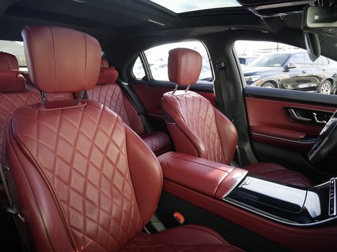 Used 2022 Mercedes-Benz S 580 4MATIC Sedan w/ AMG Line Package image 20