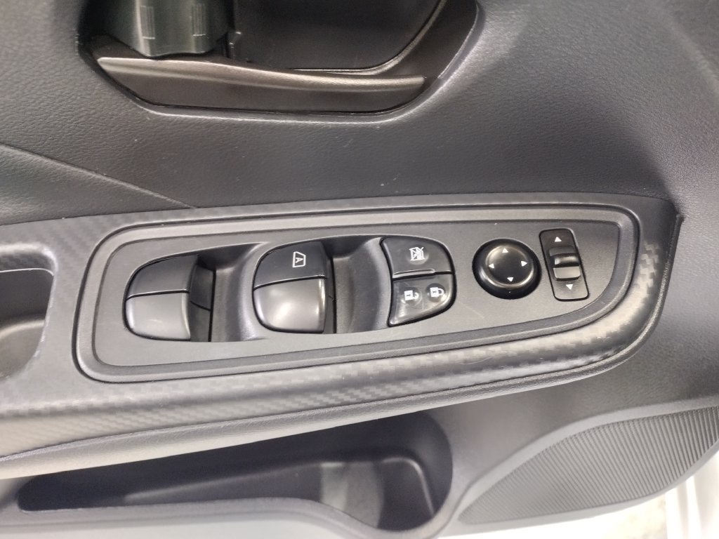 Used 2025 Nissan Versa S FWD image 18