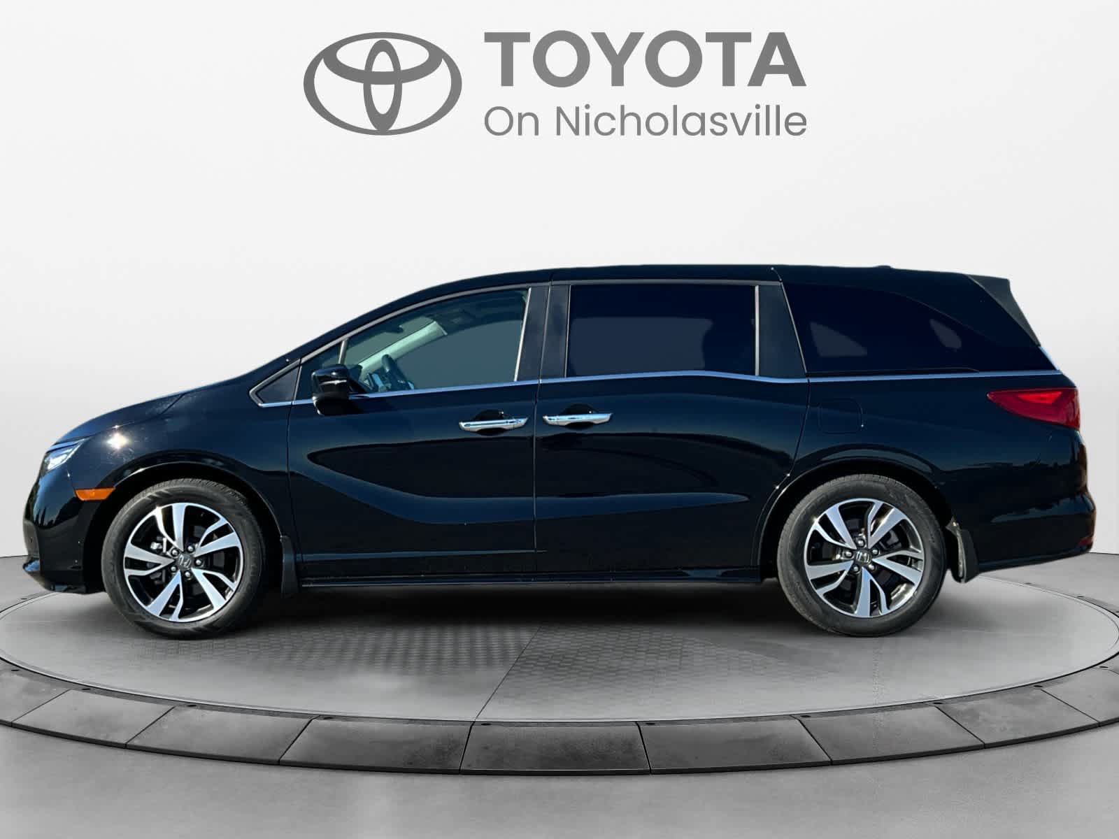 Used 2024 Honda Odyssey Touring image 2