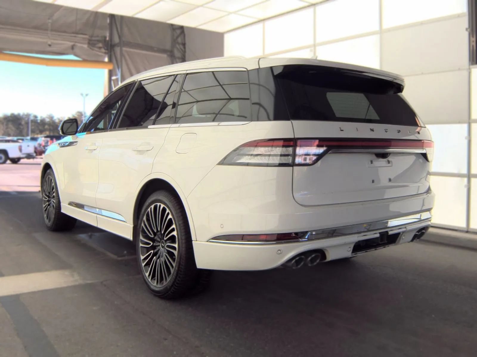 Used 2022 Lincoln Aviator Black Label w/ Dynamic Handling Package AWD/4WD image 4