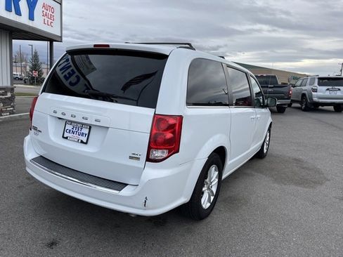 Used 2018 Dodge Grand Caravan SXT image 18