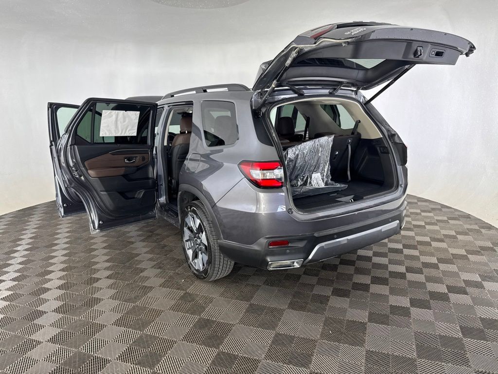 Certified 2026 Honda Pilot Touring image 18
