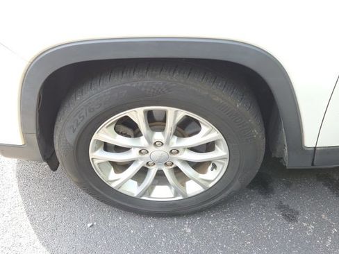 Used 2019 Jeep Cherokee Latitude w/ Popular Appearance Group FWD image 35