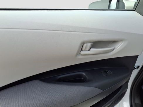 Used 2025 Toyota Corolla LE w/ Convenience Package image 8