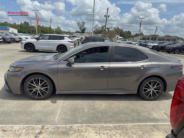 Used 2021 Toyota Camry SE FWD image 4