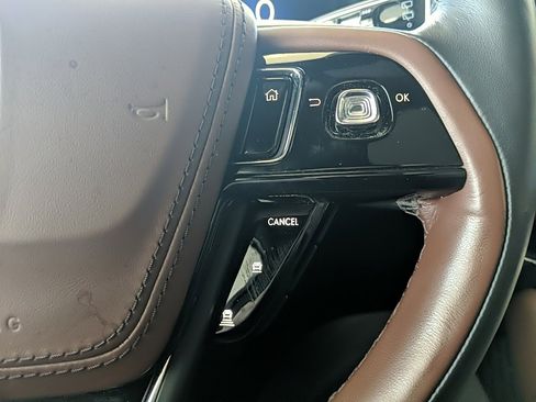 Certified 2025 Lincoln Aviator Reserve w/ Equipment Group 201A image 18