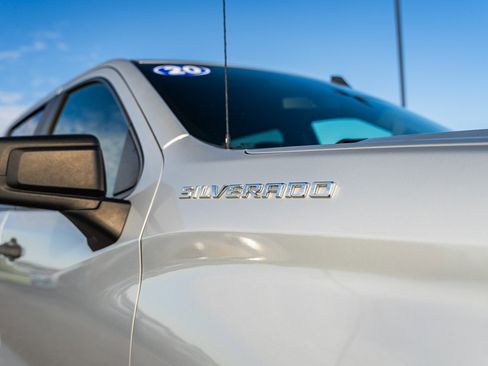 Used 2020 Chevrolet Silverado 1500 Custom w/ Custom Value Package image 11