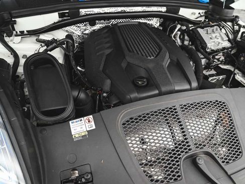 Used 2022 Porsche Macan AWD/4WD image 39