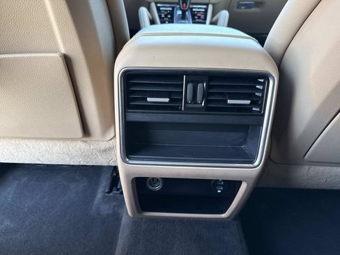 Used 2022 Porsche Cayenne AWD/4WD image 17