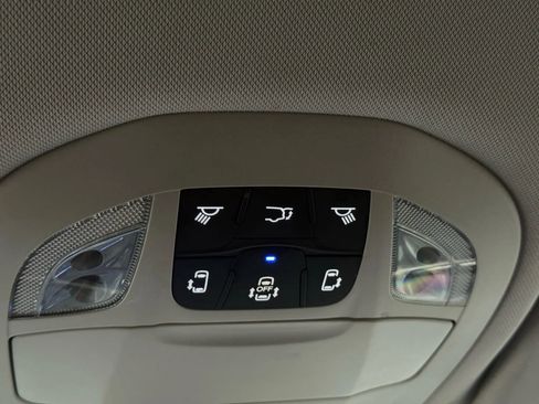 Used 2020 Chrysler Pacifica Touring-L image 41