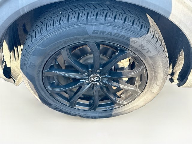 Used 2020 Ford Explorer XLT w/ Equipment Group 202A AWD/4WD image 30