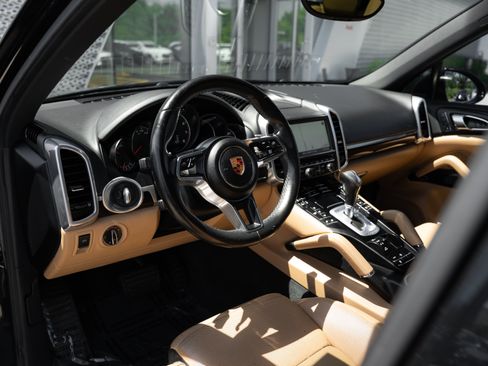 Used 2016 Porsche Cayenne AWD/4WD image 10