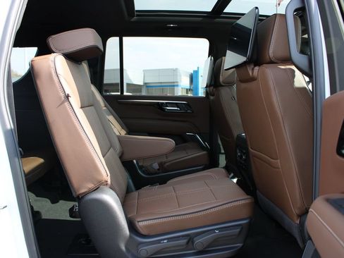 New 2026 Chevrolet Suburban High Country AWD/4WD image 36
