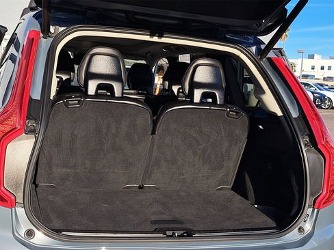 Used 2022 Volvo XC90 T5 Momentum image 13