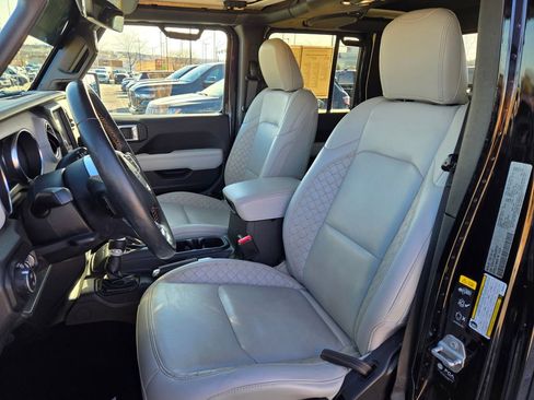 Used 2021 Jeep Gladiator Overland image 15
