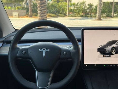 Used 2024 Tesla Model Y Long Range RWD image 15