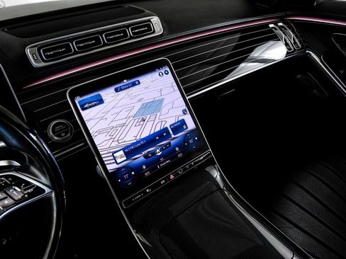 Used 2022 Mercedes-Benz S 580 4MATIC Sedan w/ AMG Line Package image 22