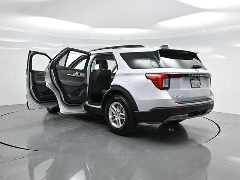 Used 2025 Ford Explorer Active w/ Active Comfort Package RWD image 52