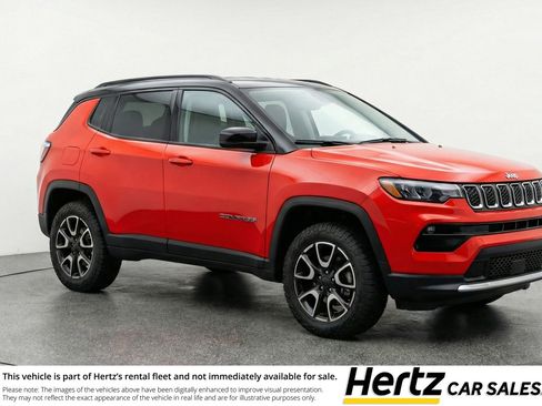 Used 2025 Jeep Compass Trailhawk image 1