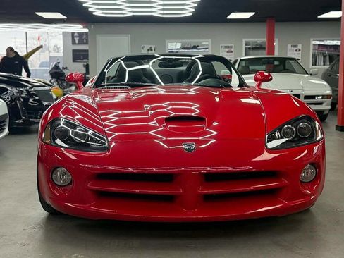 Used 2005 Dodge Viper SRT-10 image 2