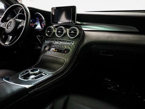 Used 2018 Mercedes-Benz GLC 300 4MATIC w/ Premium Package image 10