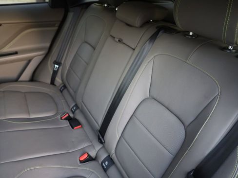 Used 2018 Jaguar F-PACE R-Sport image 21