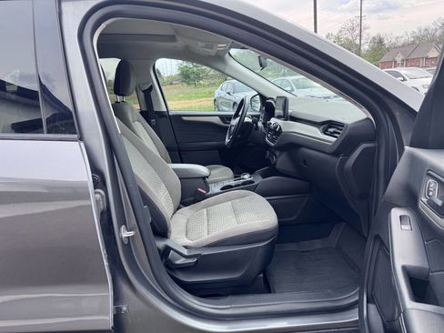 Used 2022 Ford Escape SE w/ SE Sport Appearance Package image 17