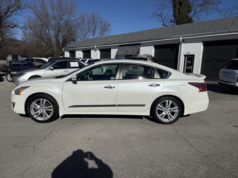 Used 2014 Nissan Altima 3.5 SL w/ Technology Package image 9