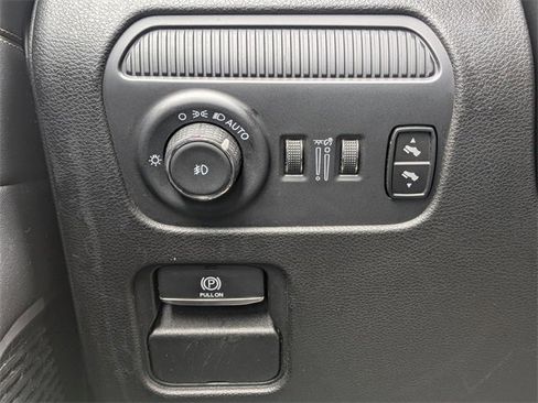 Certified 2024 Jeep Wagoneer Series III image 23