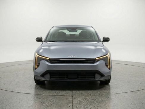 Used 2025 Kia K4 LXS image 2