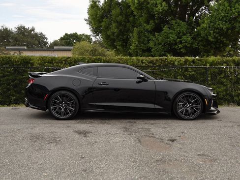 Used 2017 Chevrolet Camaro ZL1 RWD image 6