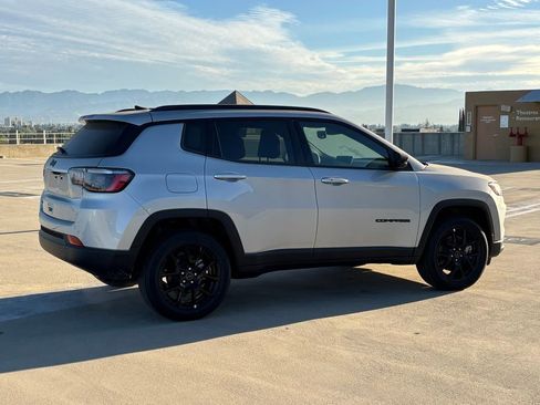 New 2026 Jeep Compass Altitude image 5